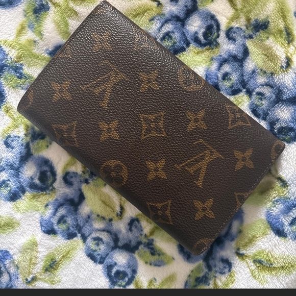 Louis Vuitton Brown Monogram Women's Wallet - Picture 2 of 8